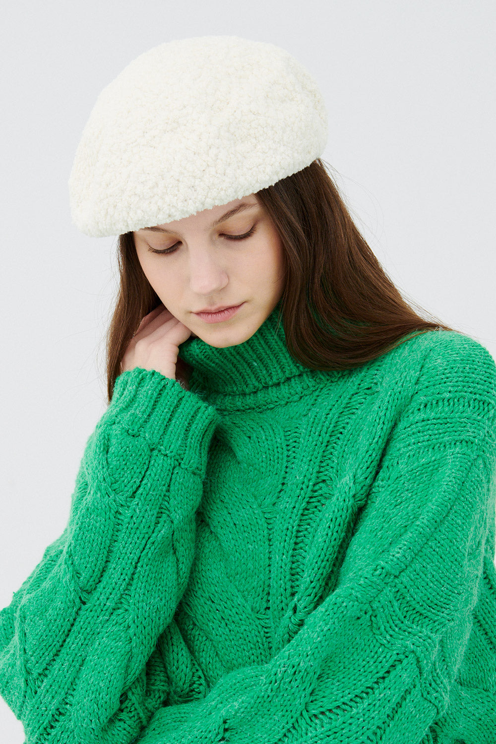 Nei Fuzzy Beret | Women display picture 2