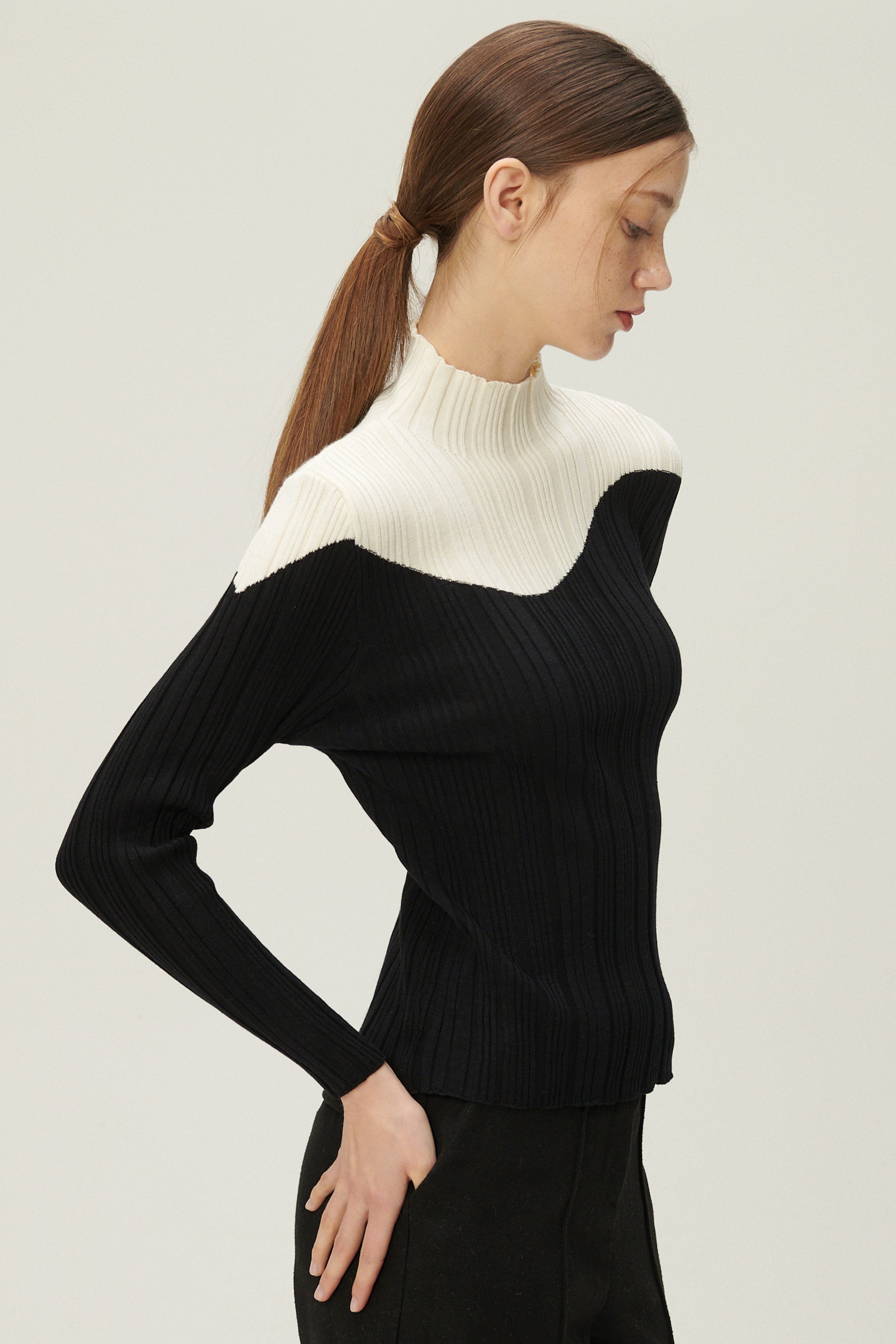 Eva | Structured Two-Tone Knit Sweater