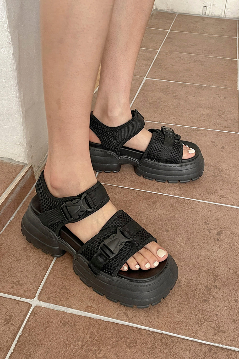 storets.com Kalsey Platform Sandals