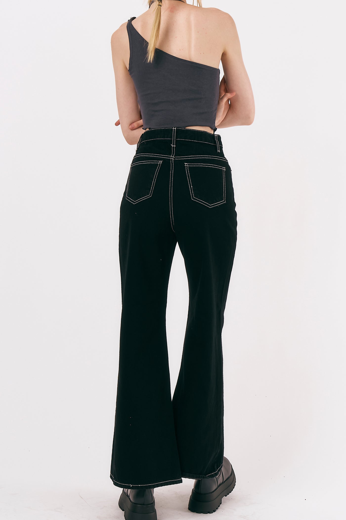 storets.com Xenia Flared Jeans