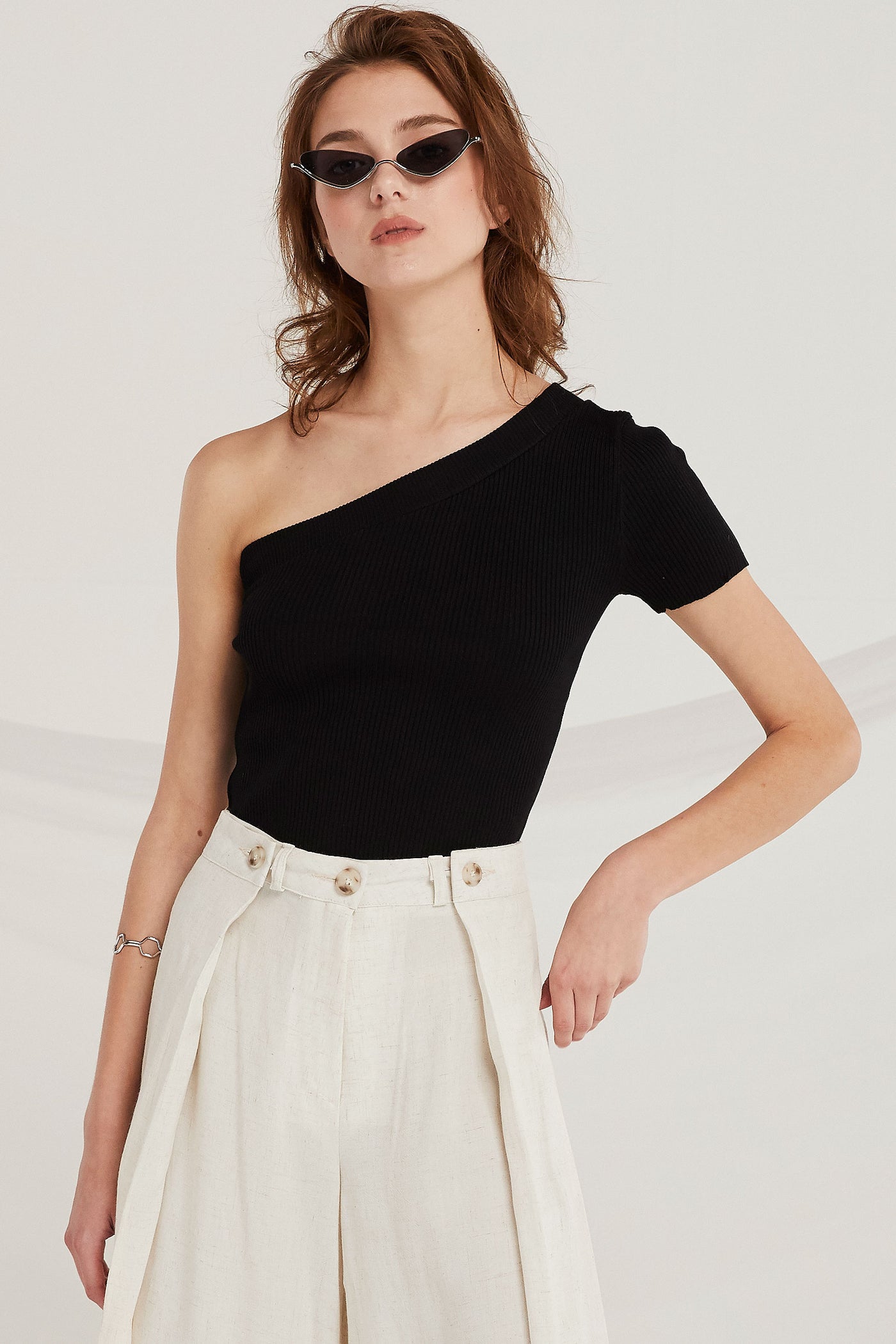 storets.com Cara One-Shoulder Knit Top